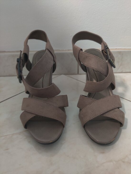 Life Stride Shoes - LifeStride Soft System Beige Heeled Sandals - Size 7.5M